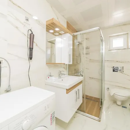 Furnished Flat W Balcony 2 Min To In Apartment