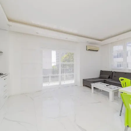 Furnished Flat W Balcony 2 Min To In Apartment *